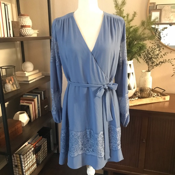 BB DAKOTA Lauryl Lace Insert Wrap Dress Sz 8 - Picture 3 of 8
